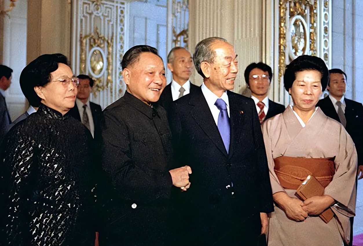 1978年日本记者刁难：*鱼岛钓**属于哪国？*小平邓**巧妙应答令人佩服