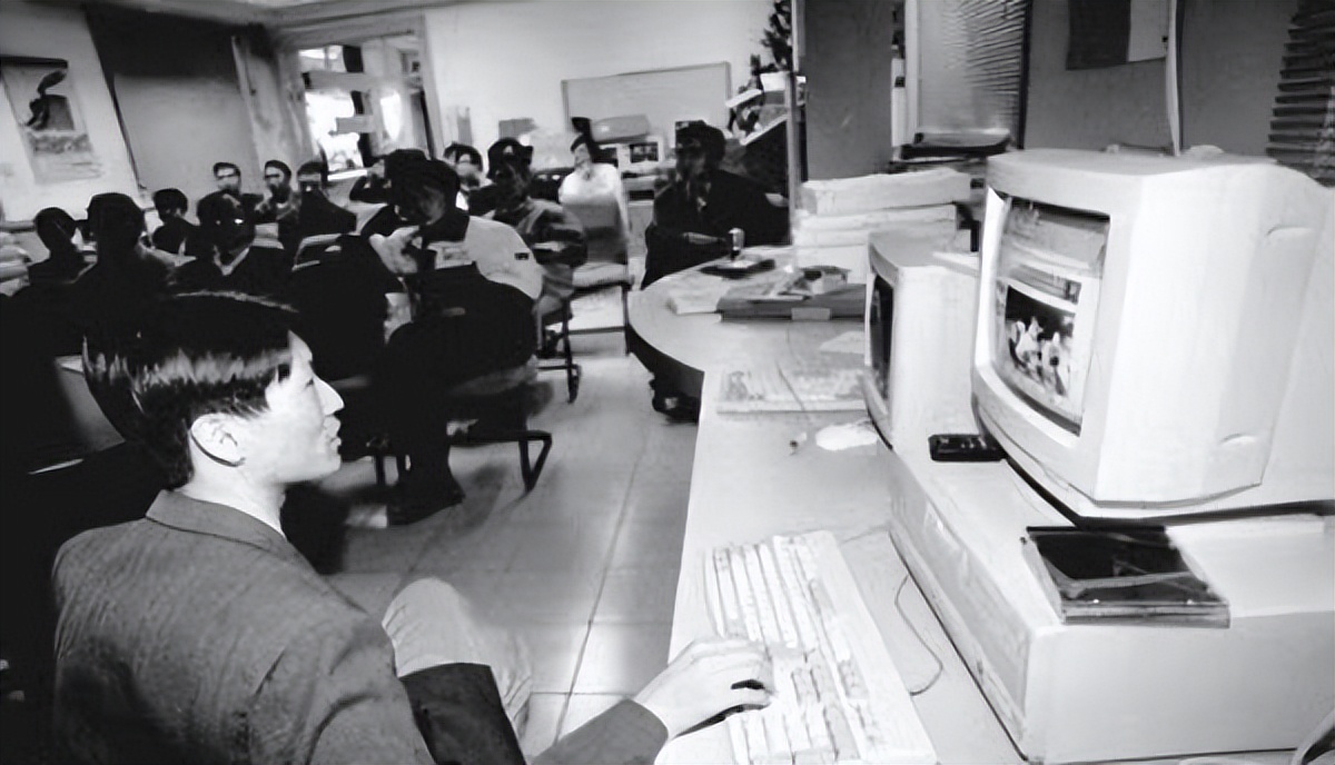 90后火极一时的网吧没落了,网吧是如何兴起又是如何没落的