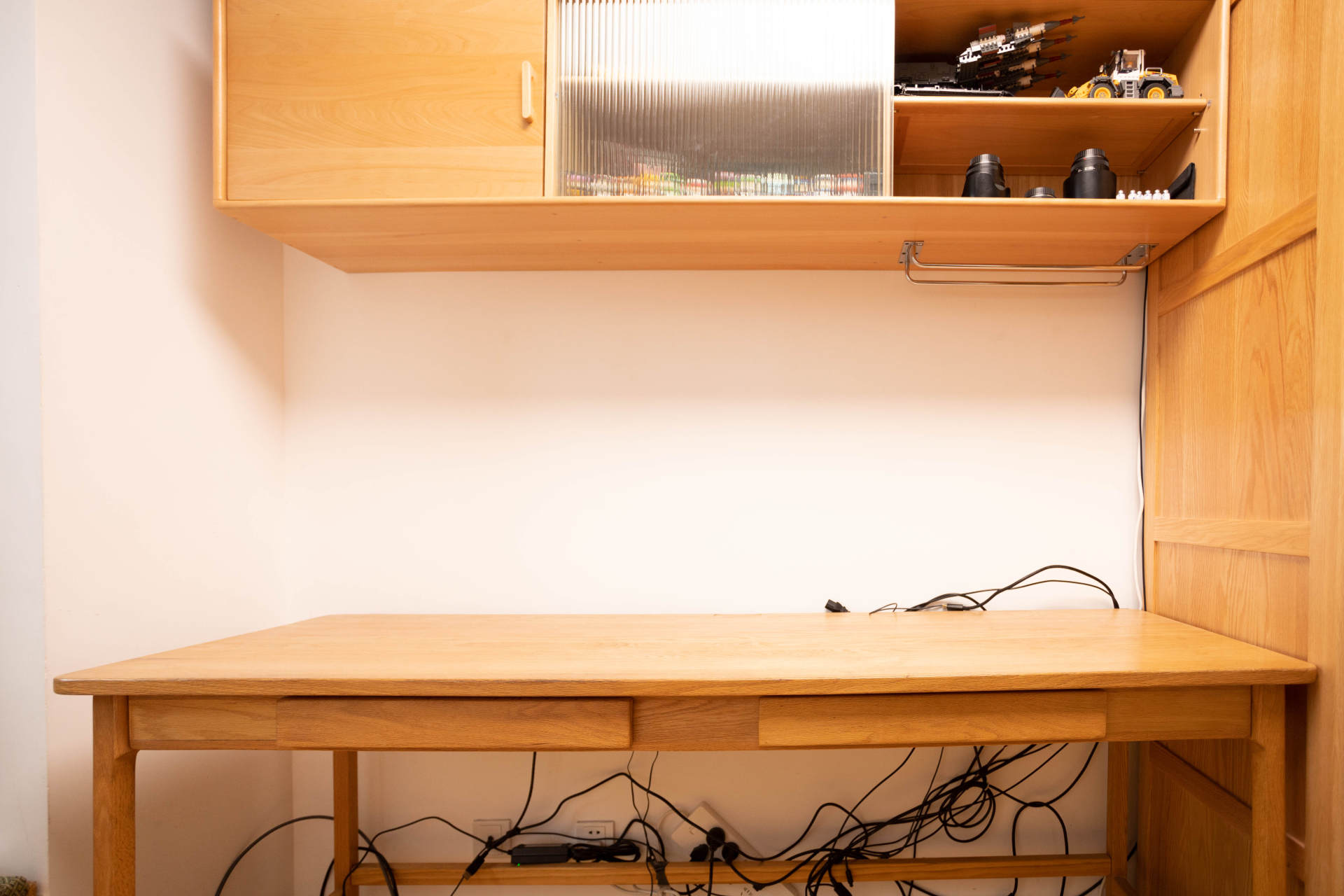 23.8英寸显示器桌面效果,桌面1.3米扩展显示器