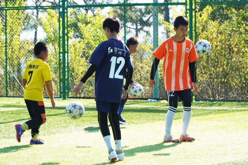 大山里的球场,大山里面的球场