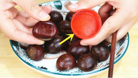 板栗用瓶盖怎样能去皮,板栗去壳一个瓶盖就能搞定
