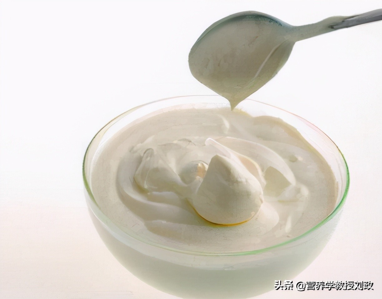 健康科普中老年要不要每天喝牛奶 (老年人怎样喝牛奶科学)