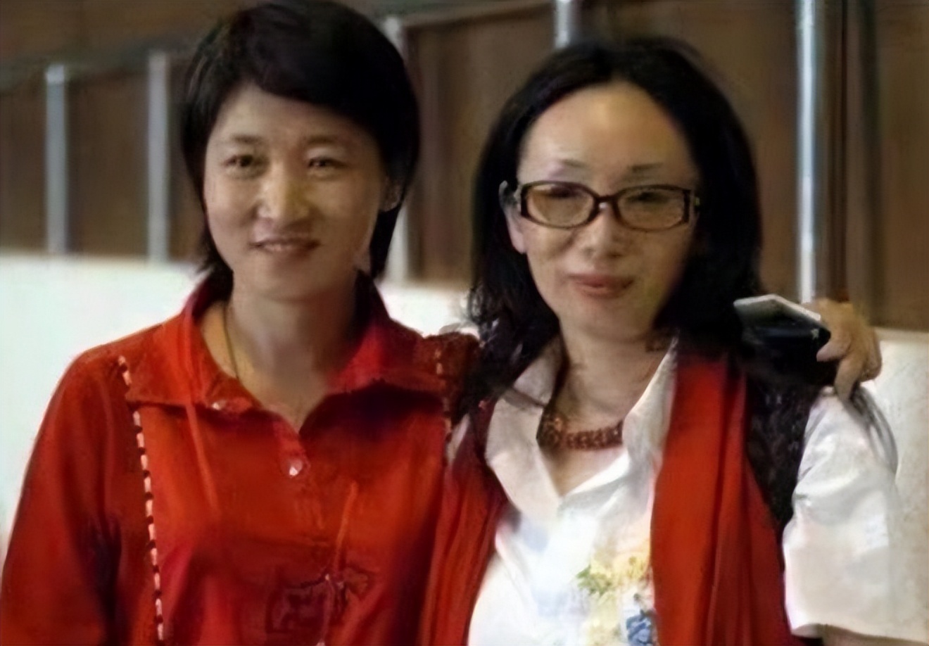 23岁女富豪生活奢靡,黑龙江女首富离婚