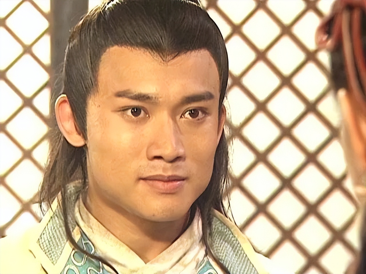 脸越方，人越性感