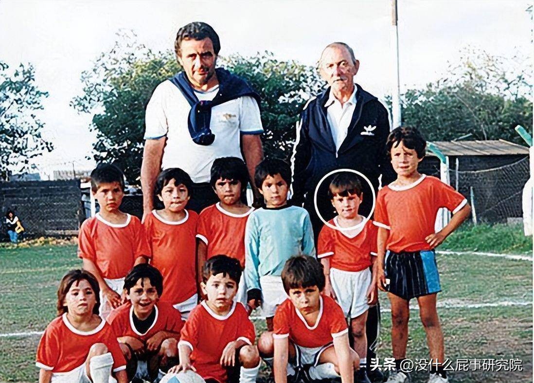 从侏儒到世界球王催泪纪录片,从侏儒症患者到世界球王的电影