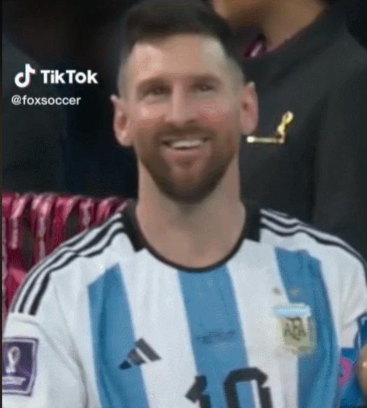 梅西夺冠后阿根廷粉丝集体哭了,梅西夺冠网友哭了