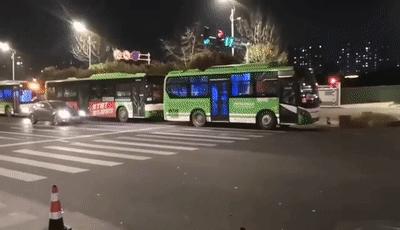 白绿蓝红黄,白绿黄红黑