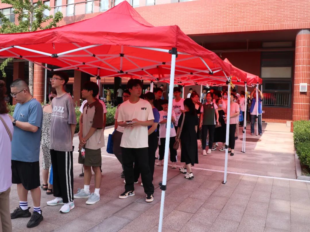 潍坊四中新生带什么,潍坊四中新生报到费用