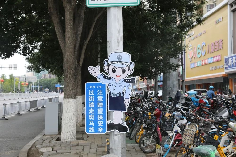 萌翻了！辽宁朝阳卡通交警“上岗”执勤，24小时助力文明交通！