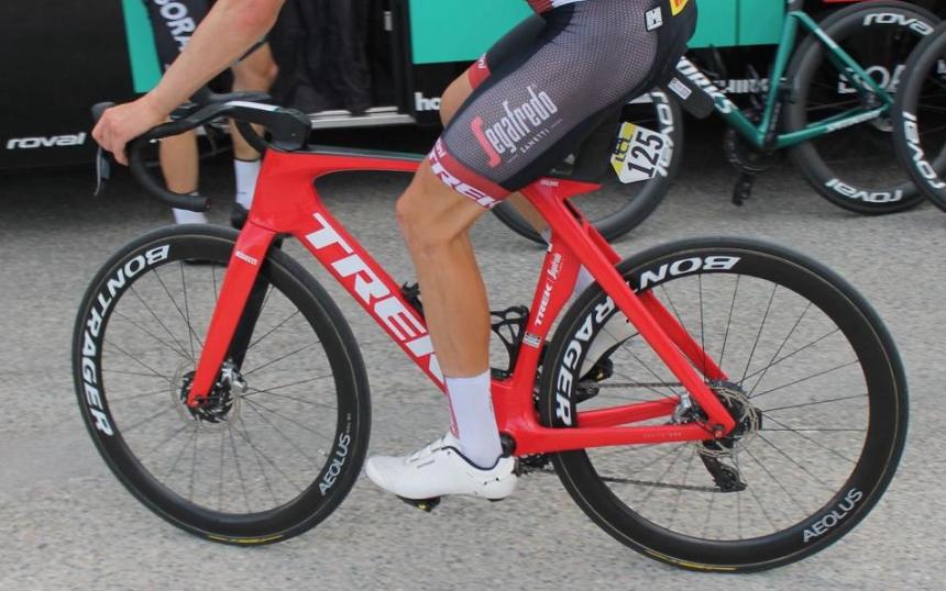 赛场新*器武**多款全新器材装备亮相环法赛场