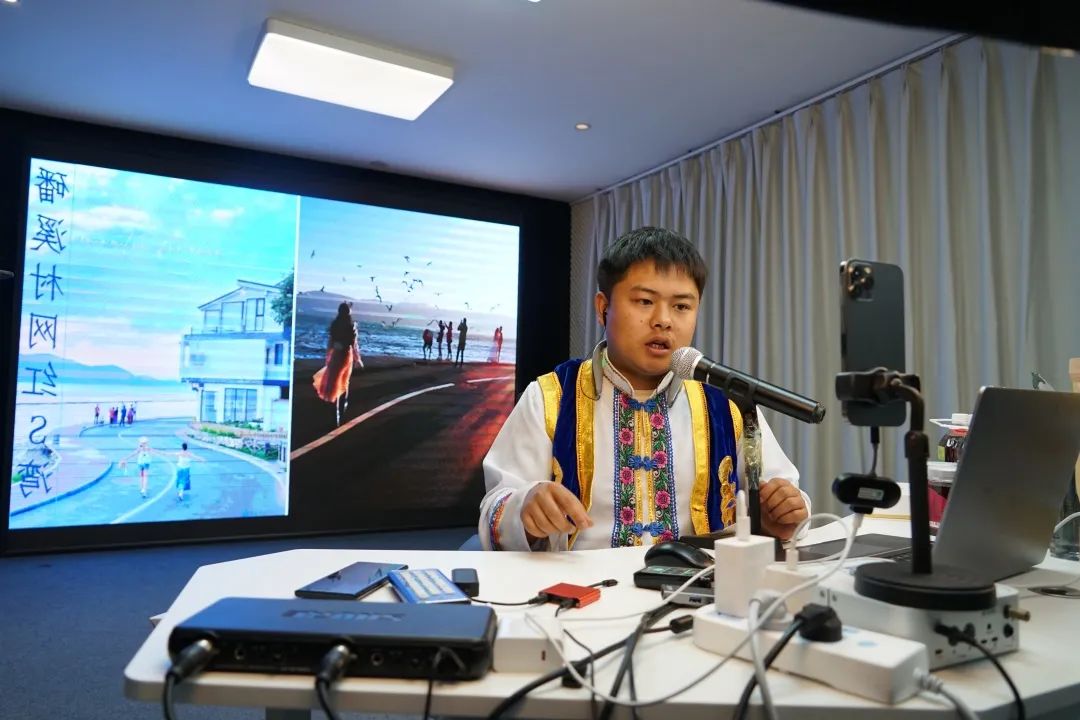 小黑带你看世界的直播间,小黑在直播间