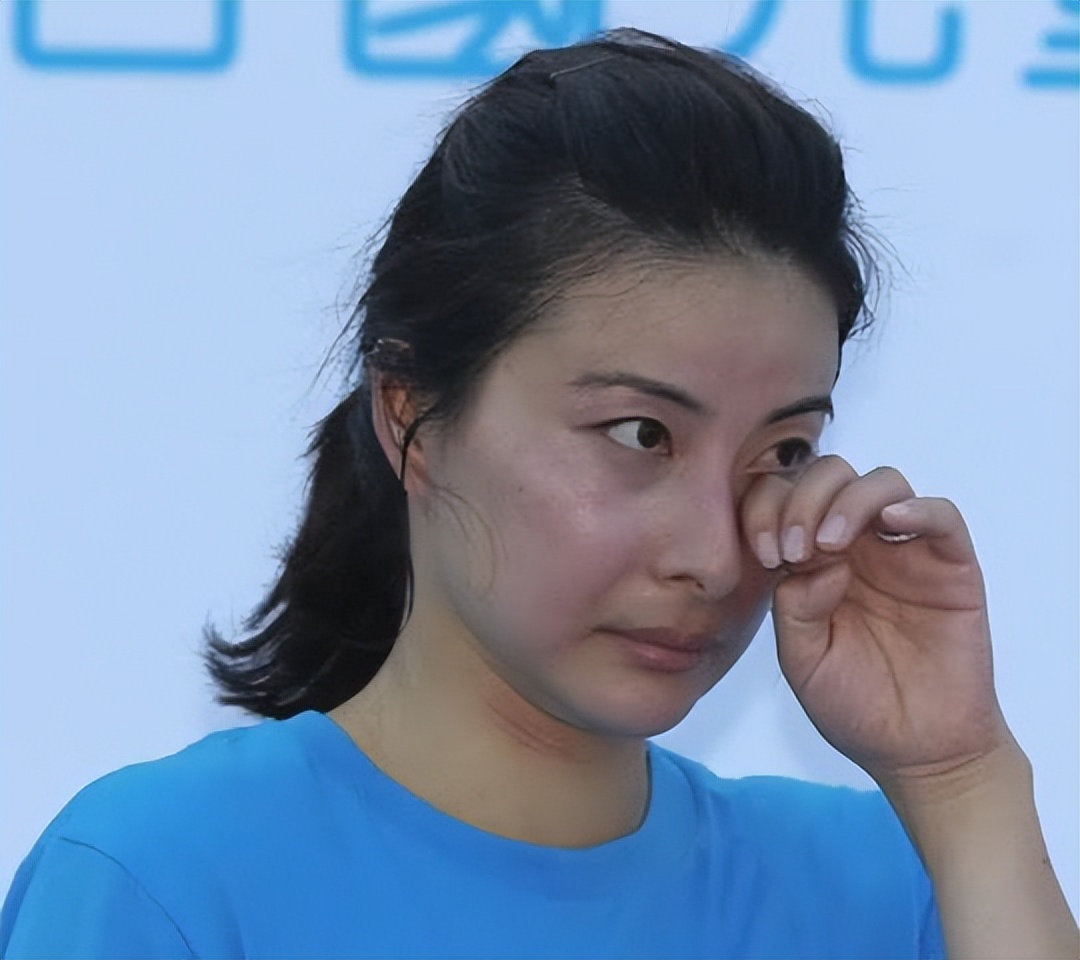 郭晶晶卖货直播,郭晶晶要自己赚钱养家吗