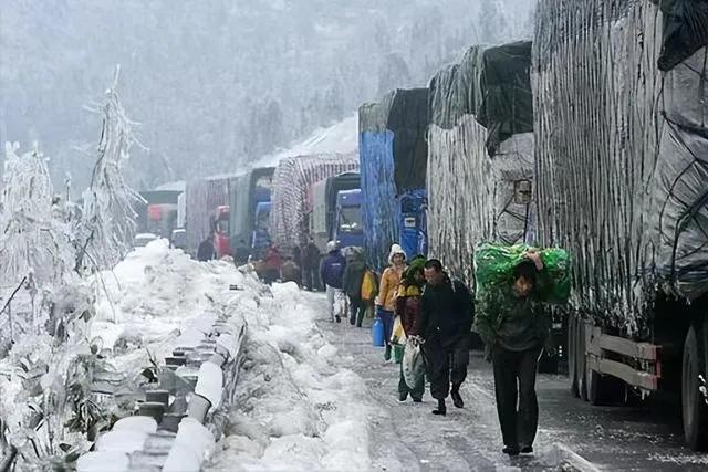 08年雪灾，40万人被困,中国春运史上永远的痛,暴雪中国中的广州！