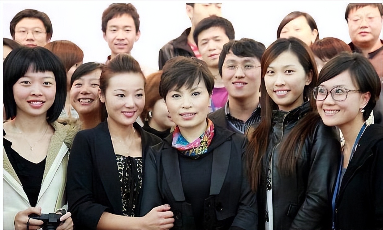 央视主播李瑞英儿子坠楼,央视主播李瑞英儿子坠楼后怎样了