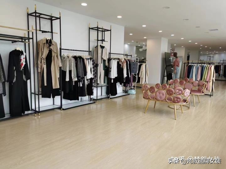 桦南县梵叙女装品牌集合店,梵叙女装全国连锁门店线下同步