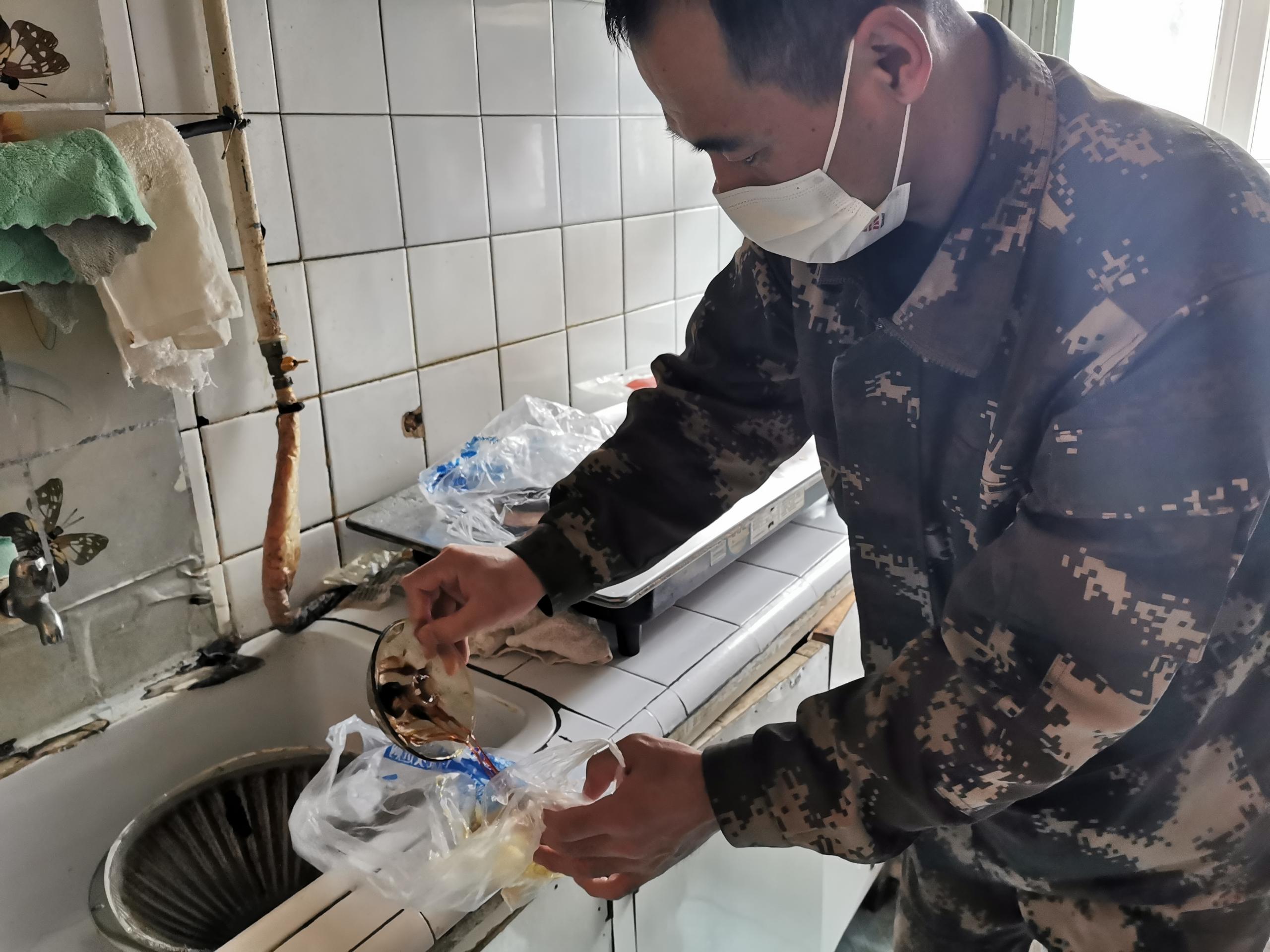 长春市民政局|幸福人生多彩夕阳公益项目助困境老人去污除油