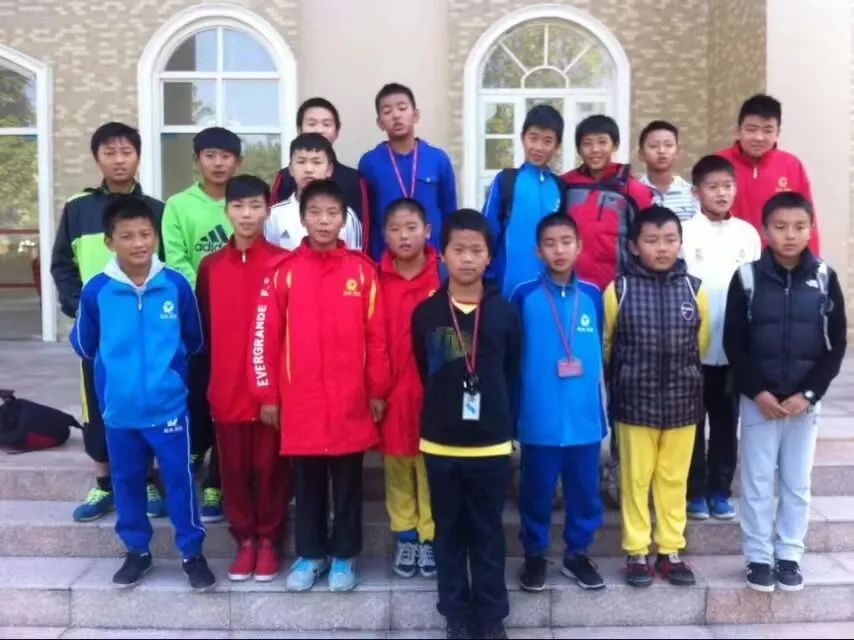 足球少年逐梦百年,足球少年征战绿茵