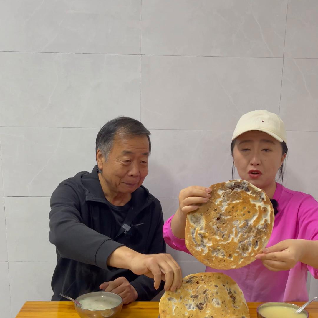 每天凌晨起来做烧饼,每天凌晨两点起床做早餐