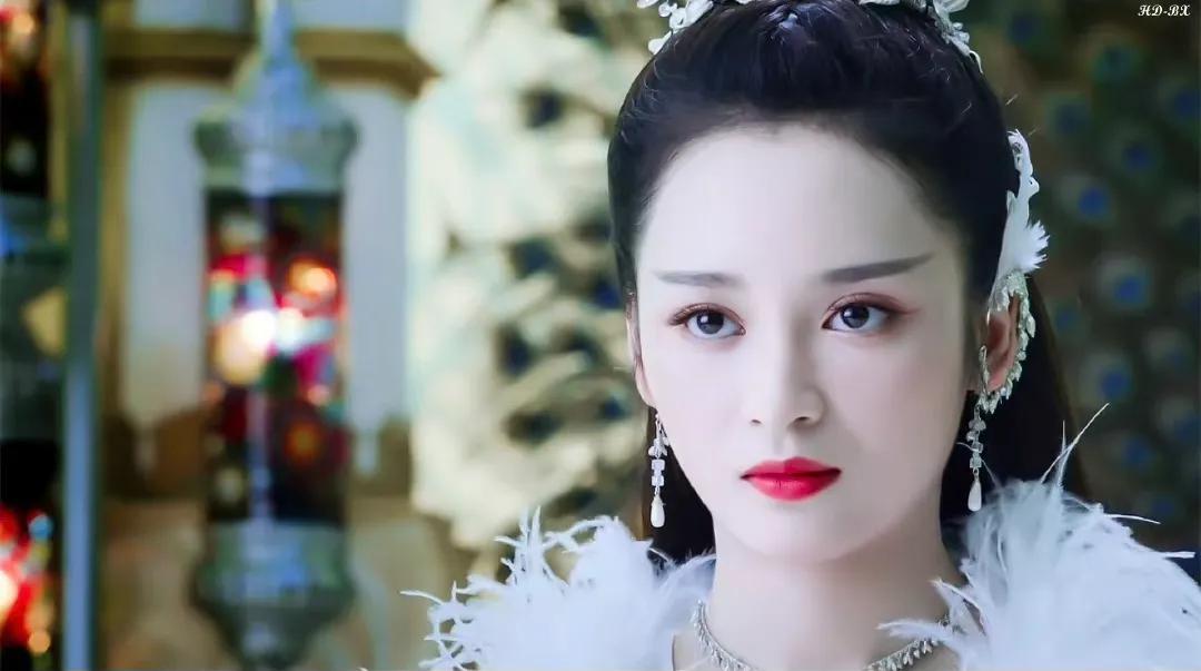 前脚吹“绝色美人”，后脚就被配角狠狠艳压，这些女明星图啥啊