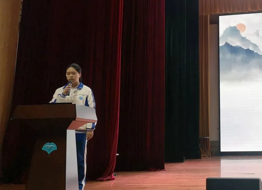 新闻采访省高考状元谈错题本,高考学霸错题本