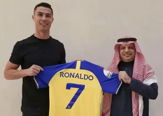 c罗住在沙特国王中心,c罗在沙特住两层国王套房