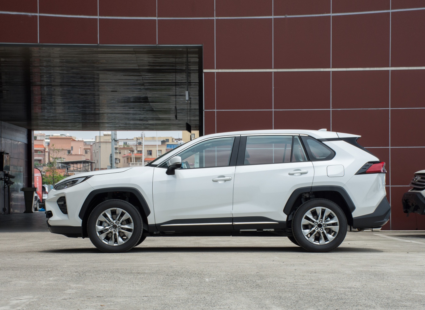 丰田威兰达2022款价格最低配落地,丰田威兰达2.5t2020款落地多少钱