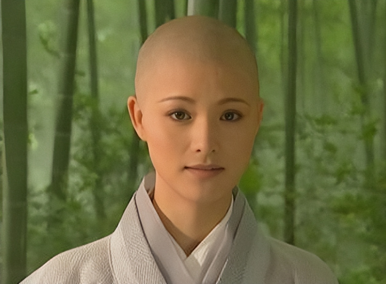 10位女明星剃光头的视频,曾经剃光头的女明星