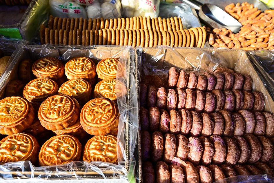 西山脚下的早市,闲逛最具人间烟火气的早市