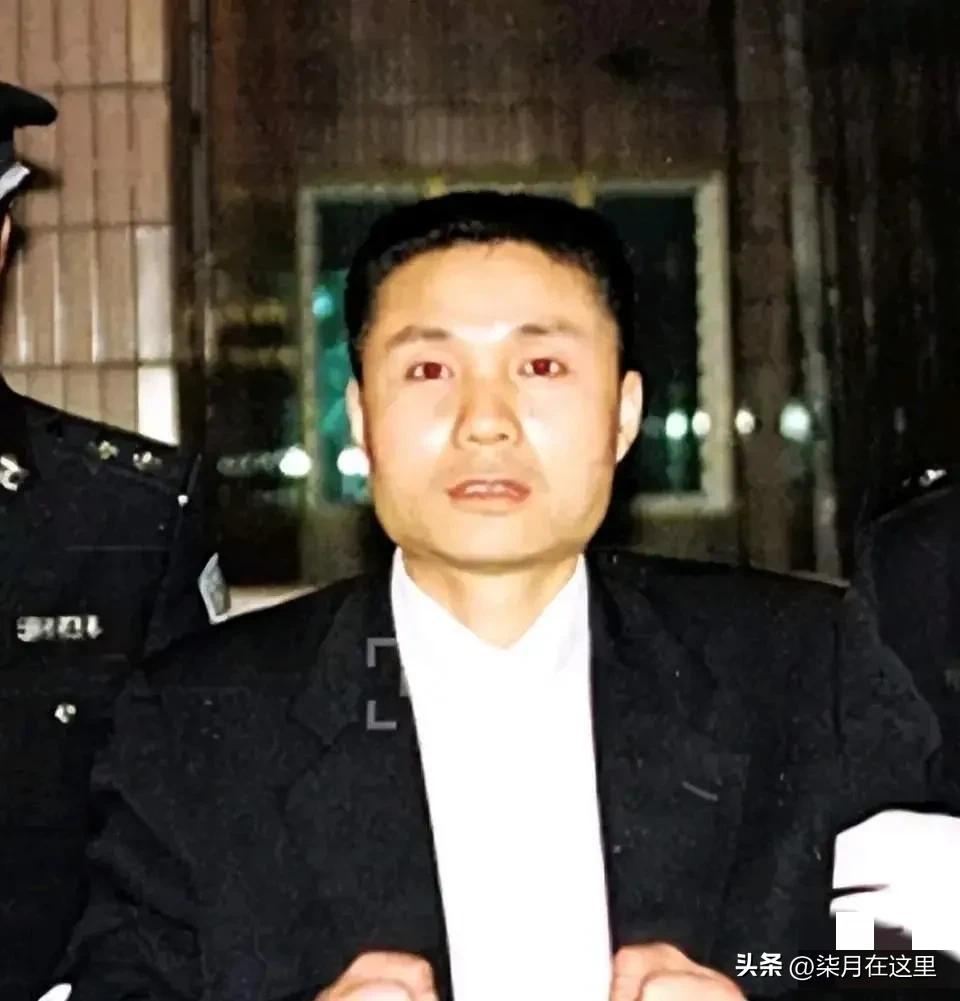 红黑局长文强霸占女星警花强奸*女幼**，被捕时家中发现2000万