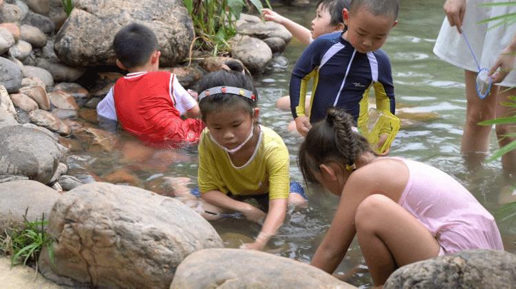 下雨天带小孩可以这样玩,下雨天可以带孩子去哪玩