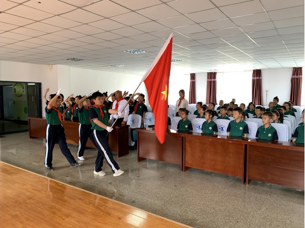 齐云路小学一年级入队仪式,凤泉区耿庄小学新队员入队仪式