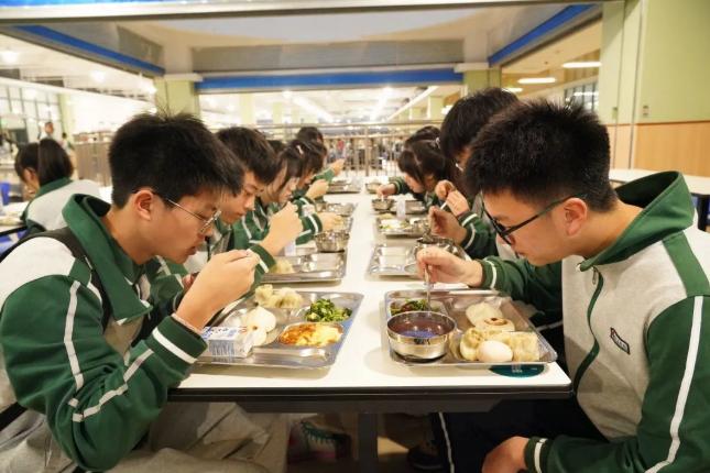 以一日之力，应朝阳之功——记乐山东辰高中部的一天