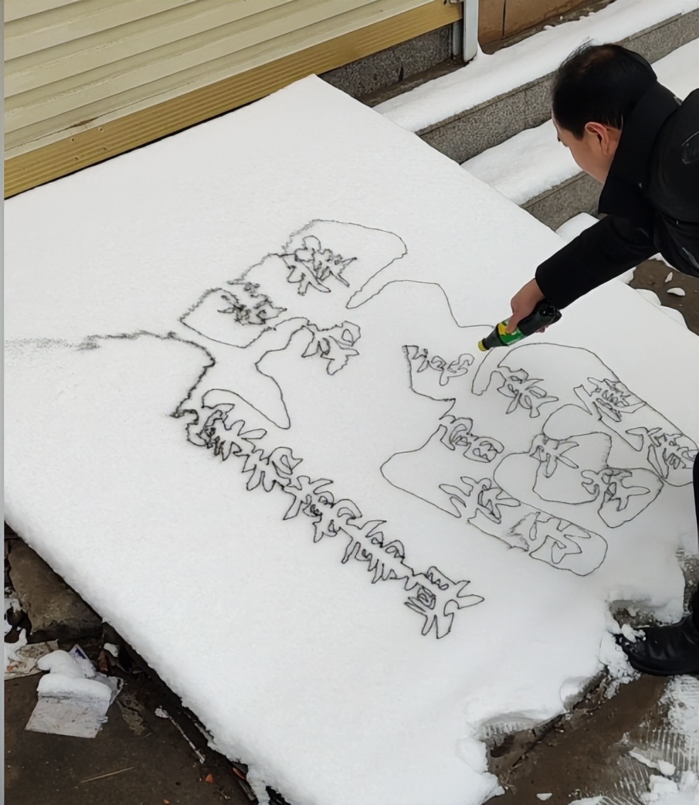 怪笔大叔倒写书法,怪笔大叔一笔倒写书法点评