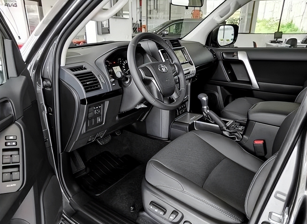 普拉多2.8t柴油版越野穿越,普拉多2.7跑川藏够吗