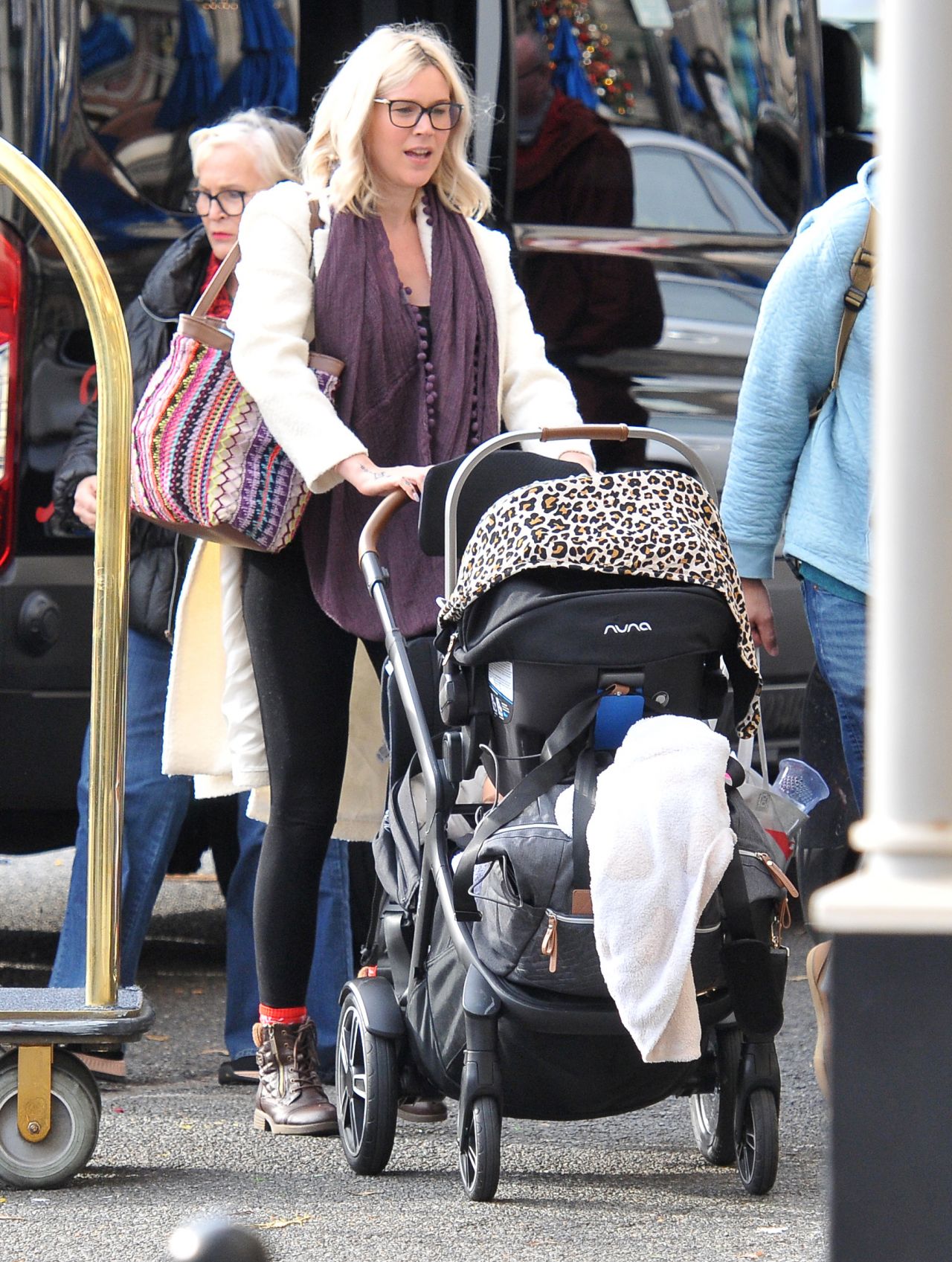 2022年欧美时尚街拍,每日欧美明星时尚街拍图集