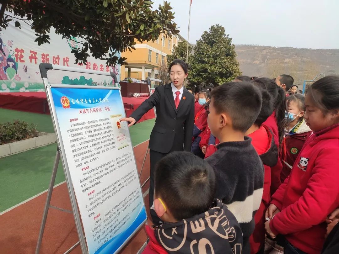 学雷锋精神青少年志愿活动价值,学雷锋树新风争做雷锋精神弘扬者