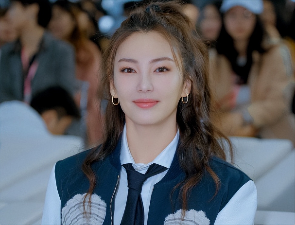 张雨绮怎么跟以前长得不一样了,张雨绮还是活成了她最喜欢的样子