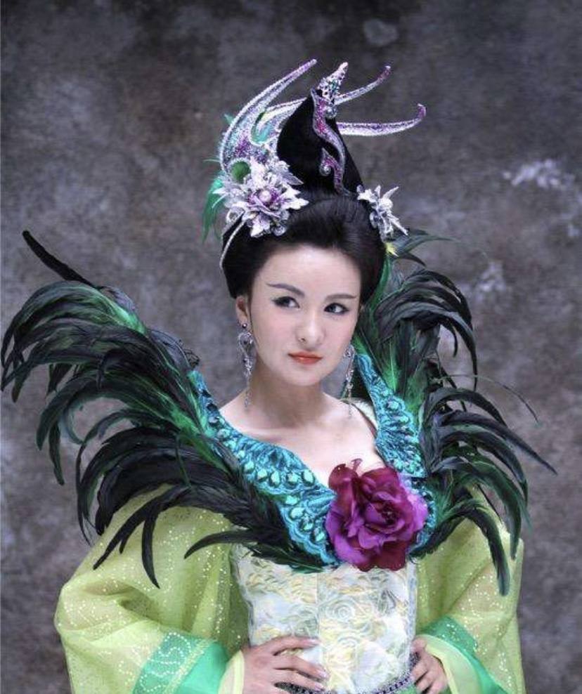 鸡毛穿一身、通天大脑门…国产神话剧的惊人造型,他们全都承包了