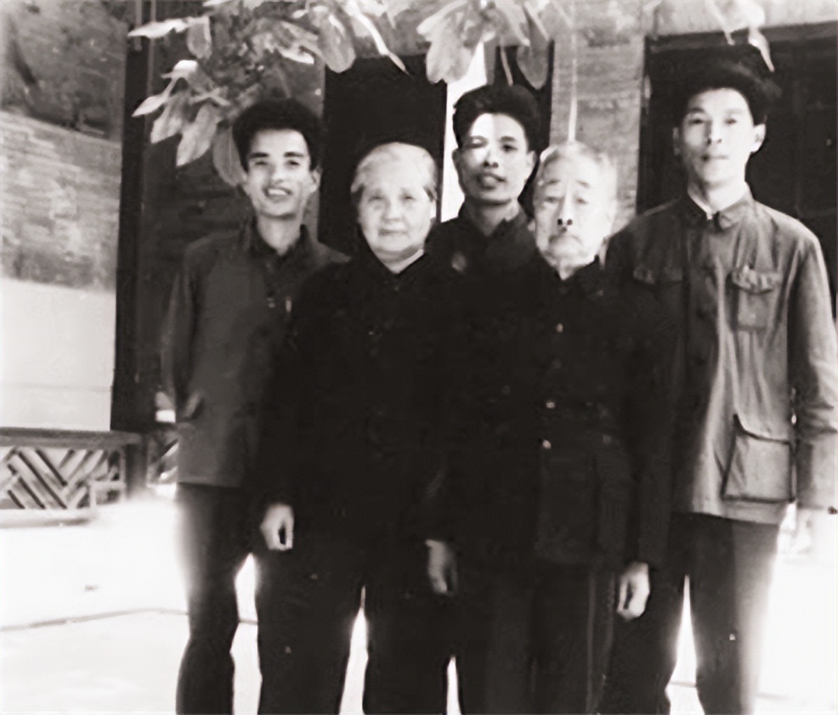 鲁迅30年后见闰土真实故事,鲁迅的少年玩伴闰土晚年生活