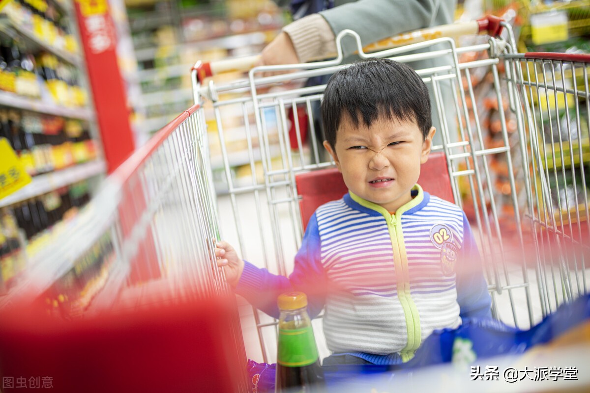 孩子通过哭闹的方式要东西,小孩子哭闹不听劝怎么办