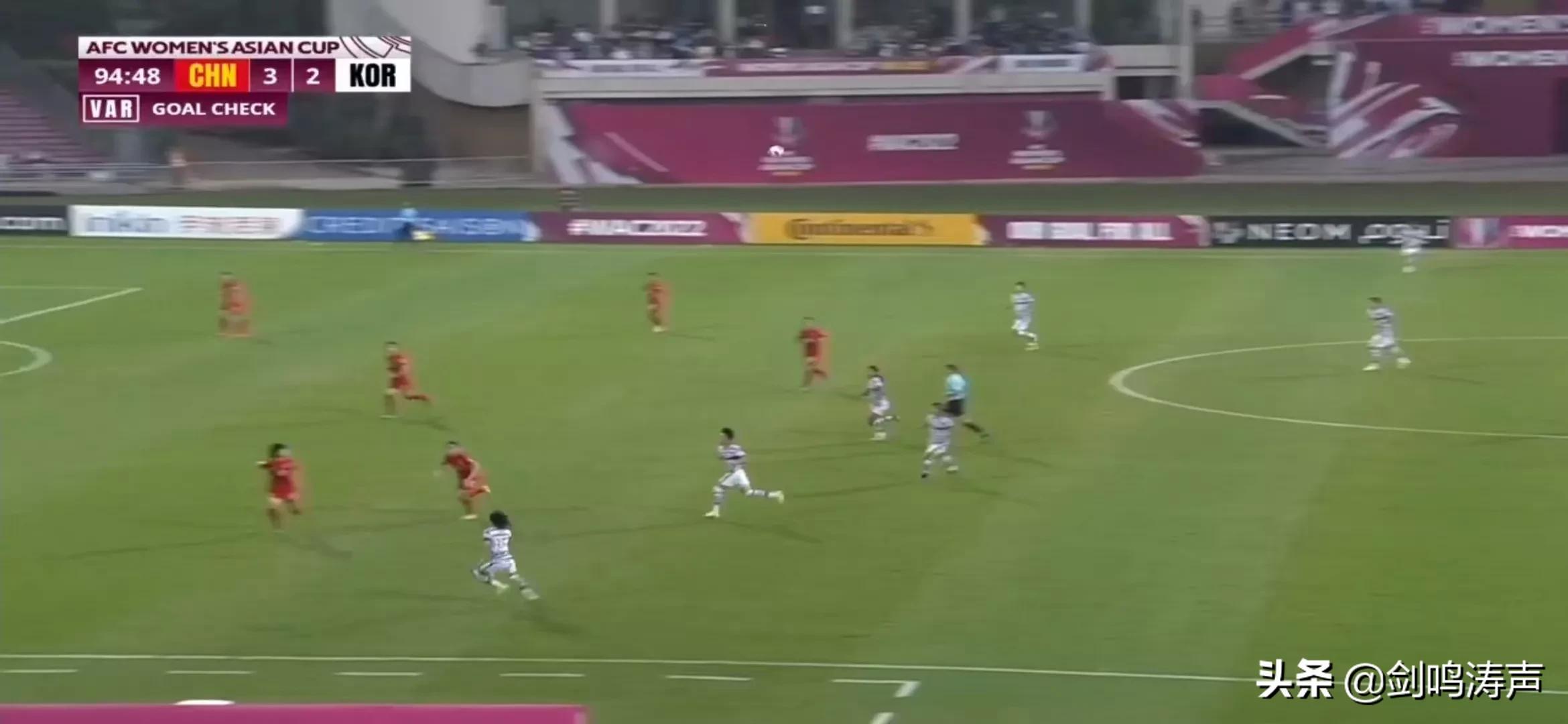 男足与女足输掉比赛的反应,男足和女足输球采访对比