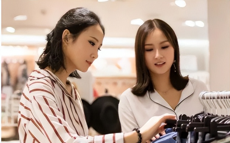 网上买的衣服不合适实体店给换吗,去实体店买衣服后悔想退换怎么办