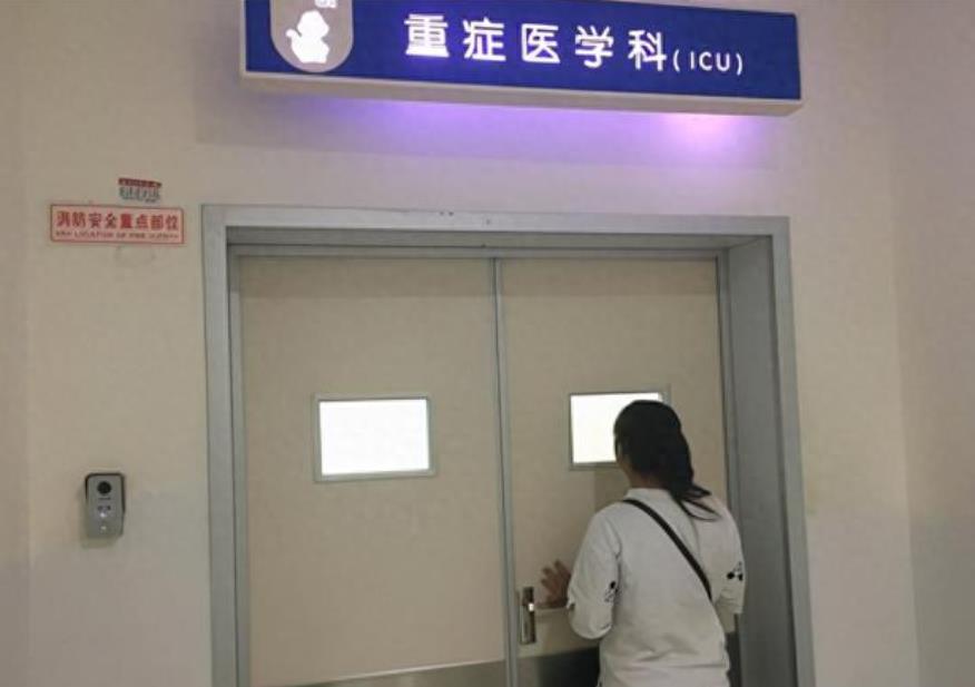 临终脱水、疼到痉挛，却被妻子强制插胃管，45岁丈夫呕出浓黑血液