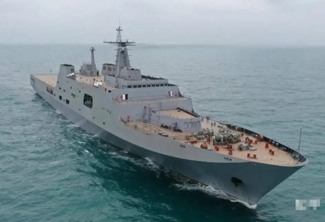 我国2.5万吨军舰出口泰国，比其自有航母还大，海上小霸王初成