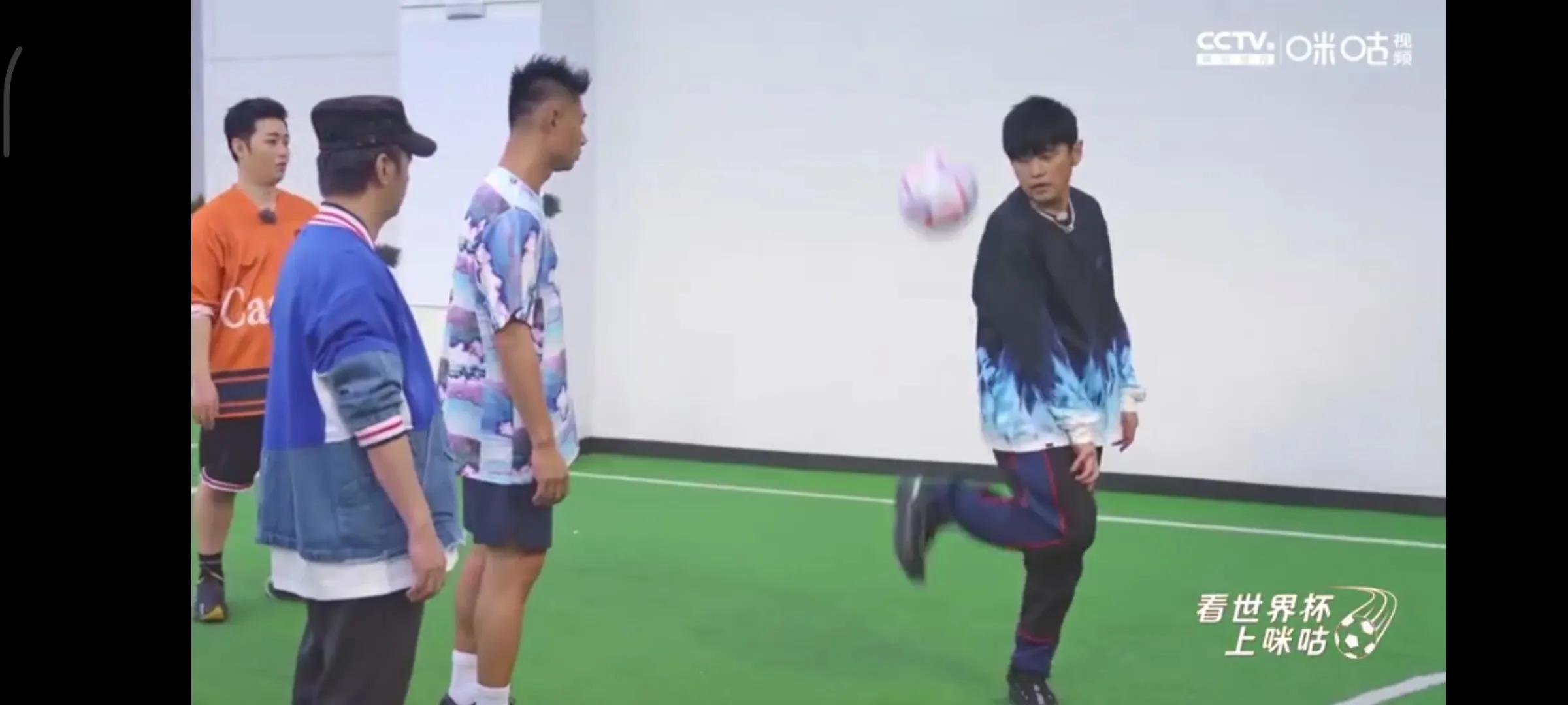 周杰伦踢足球怎么样了,周杰伦被罚跪搓衣板视频