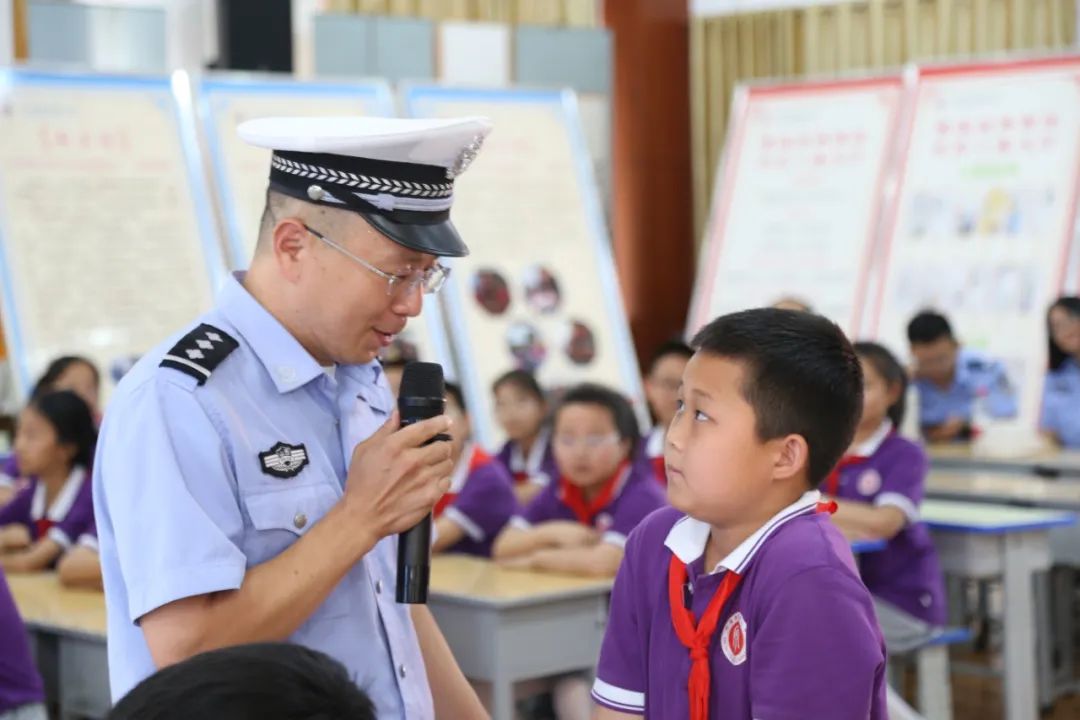 一盘“飞行棋”交规入心里