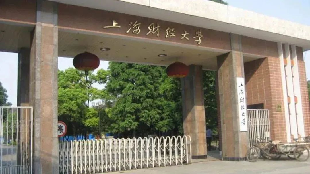 报考哪些大学专业更适合考公务员,这七大专业最适合考公务员