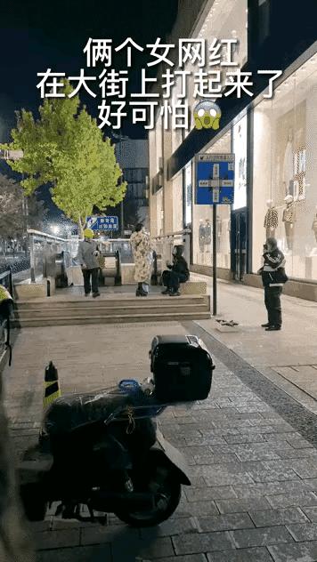 女朋友平胸我该怎么安慰,女朋友平胸该怎么安慰