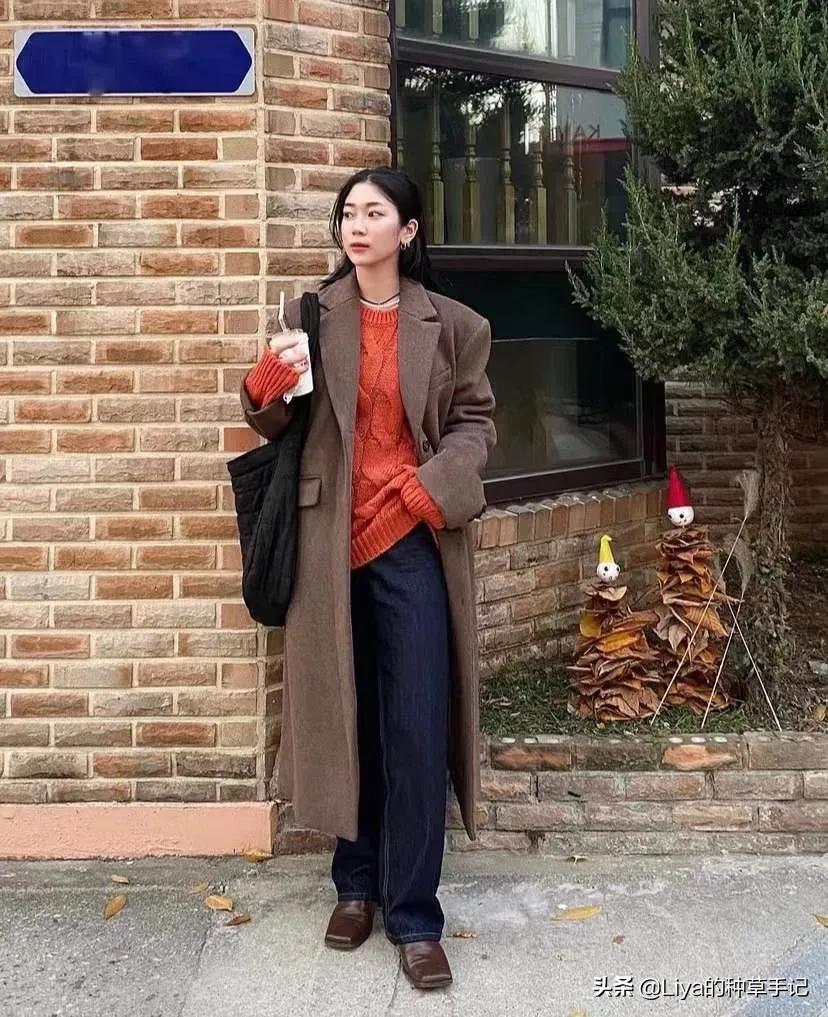 平底短白靴与衣服的搭配,百搭平底单鞋配冬季运动外套