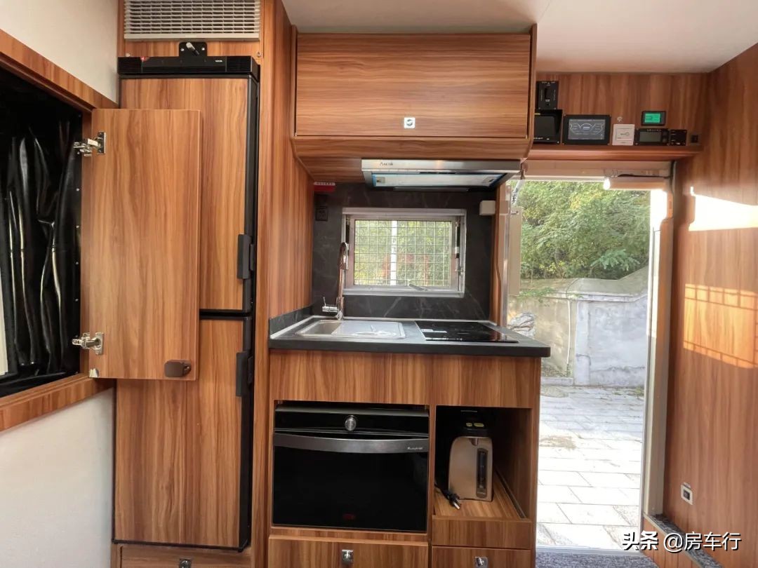 蓝牌五座德国曼重卡房车,b级越野豪华房车大全100万以上